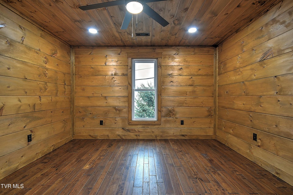 Photo #28: 138 Antique Street