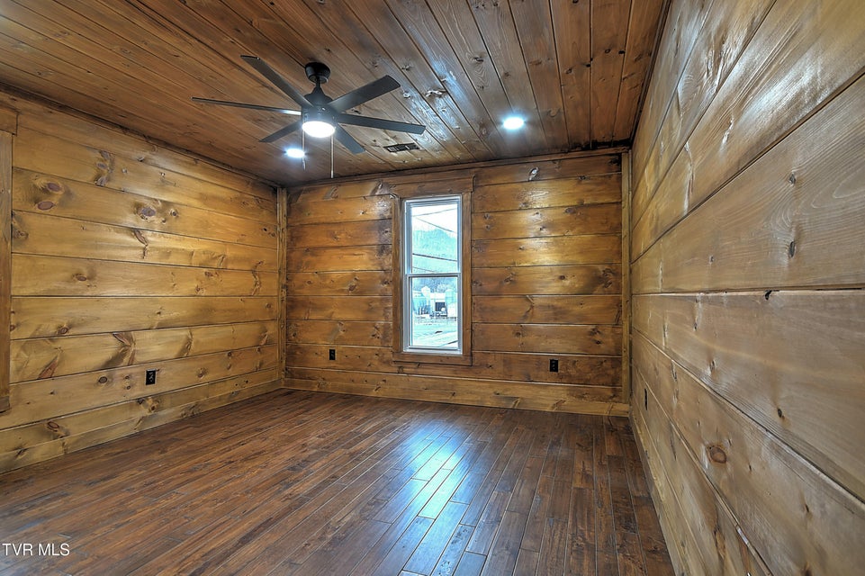 Photo #32: 138 Antique Street