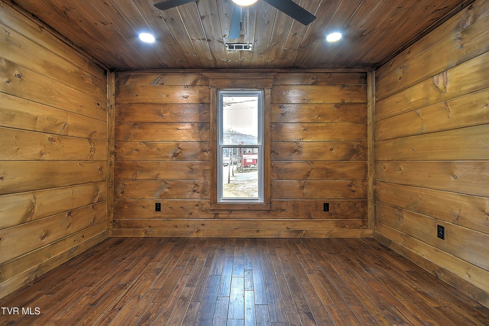 Photo #35: 138 Antique Street