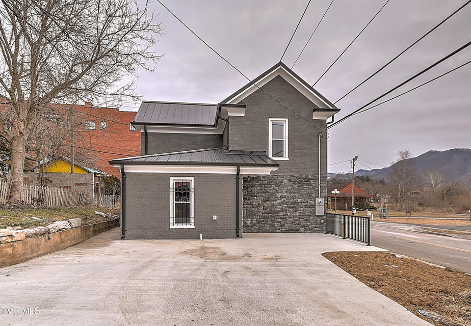 Photo #36: 138 Antique Street