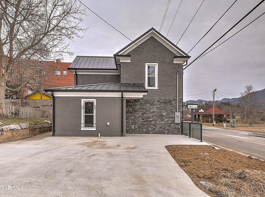 Photo #37: 138 Antique Street