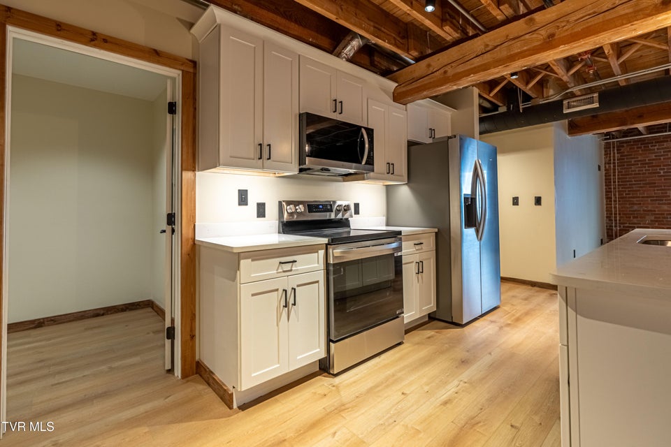 Photo #5: 453 Main Street