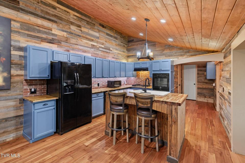 Photo #17: 1690 Goodman Loop