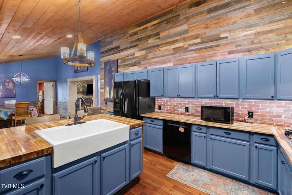 Photo #18: 1690 Goodman Loop