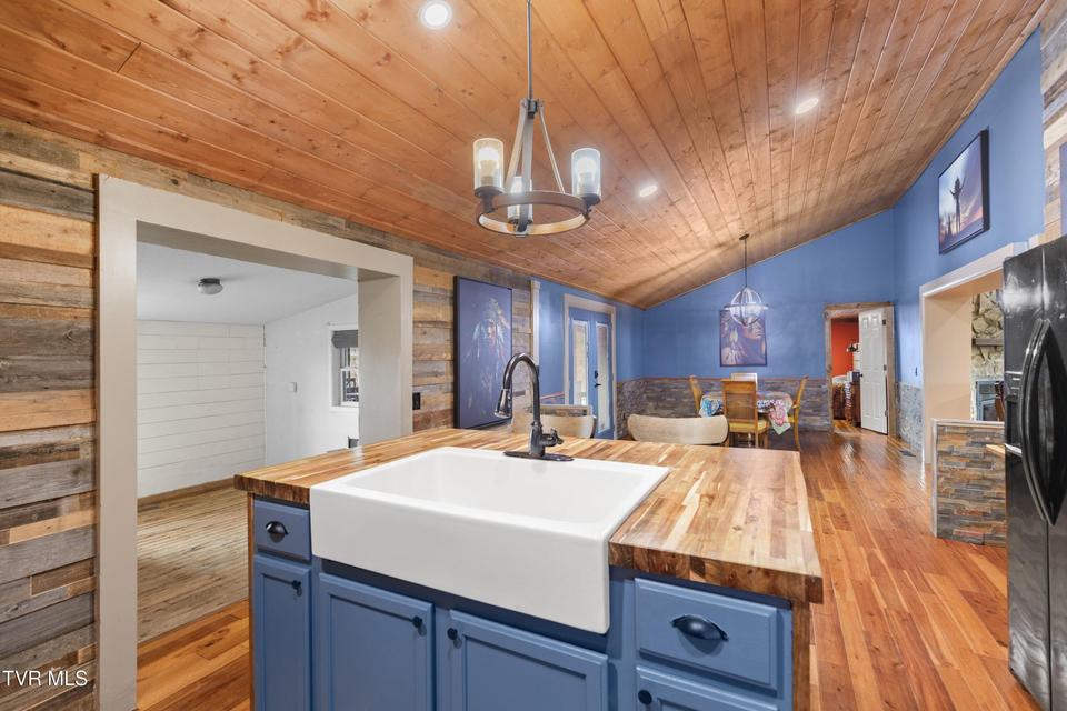 Photo #19: 1690 Goodman Loop