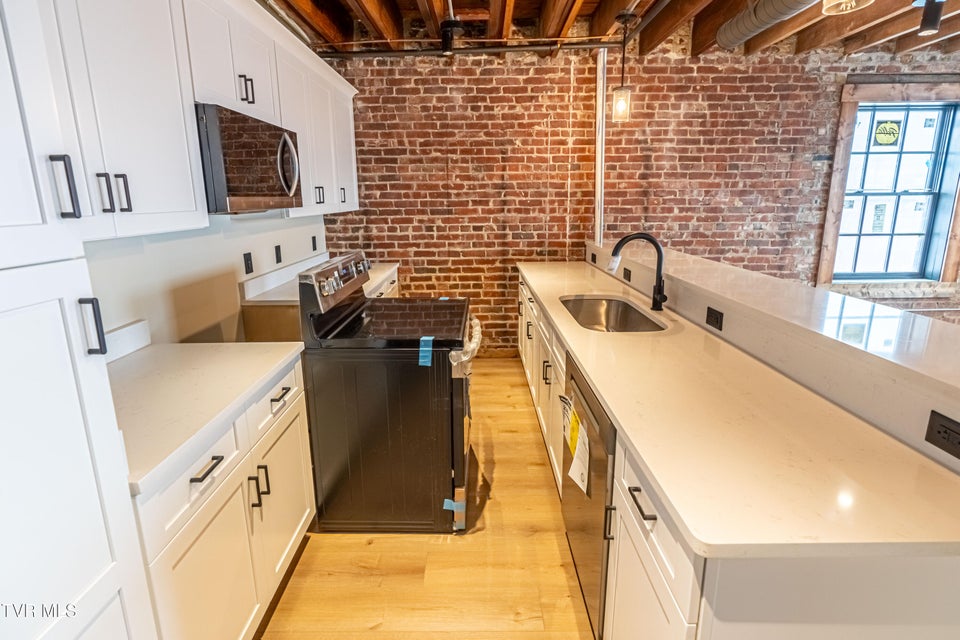 Photo #12: 453 Main Street