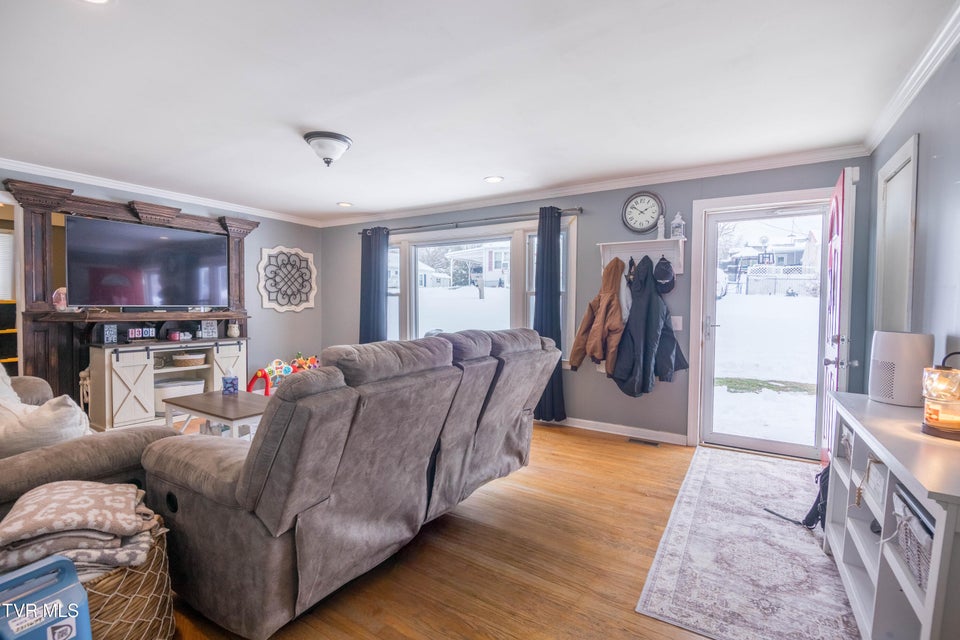 Photo #5: 324 Juniper Street