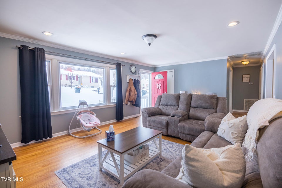 Photo #6: 324 Juniper Street