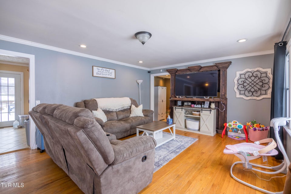 Photo #4: 324 Juniper Street