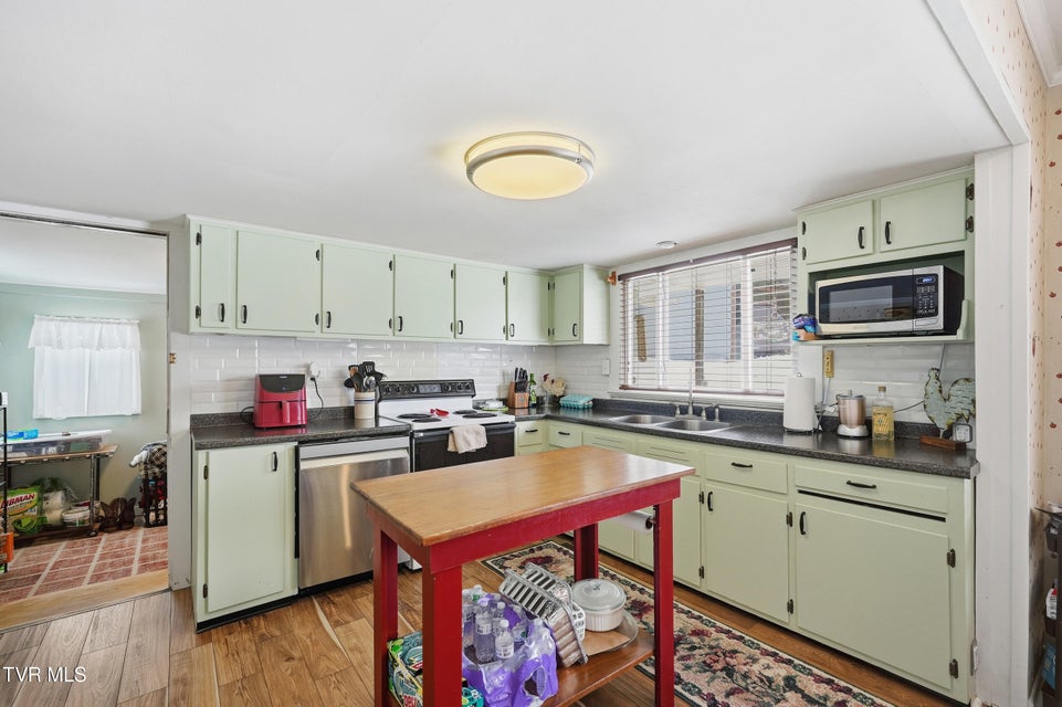 Photo #7: 221 Charleston Street