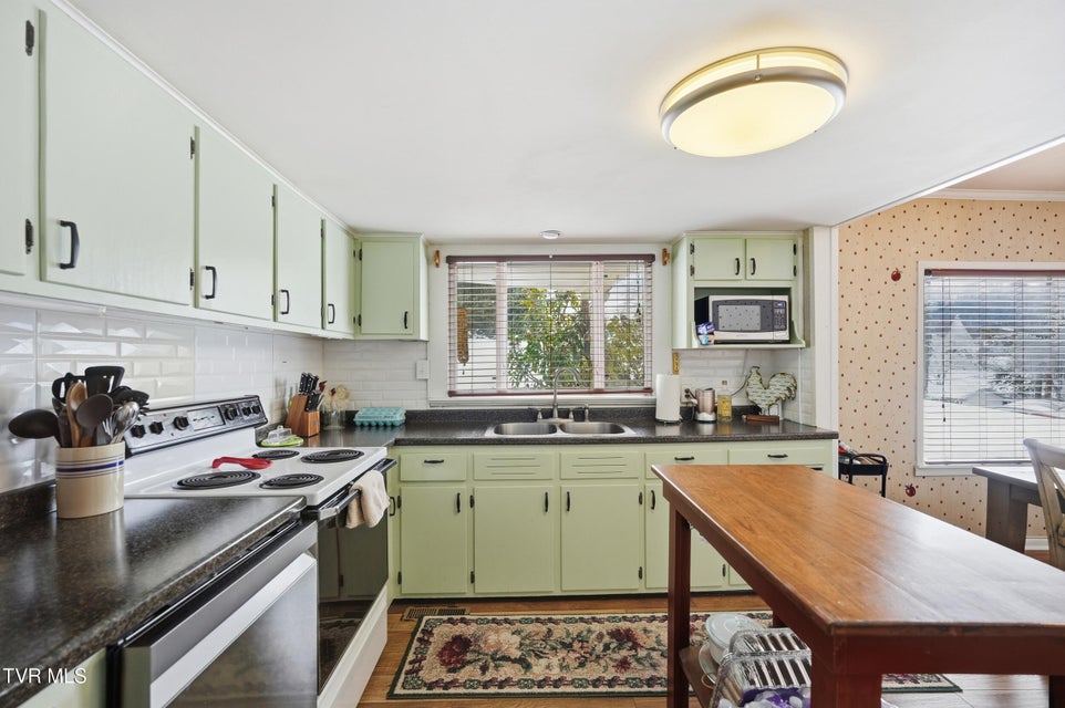 Photo #8: 221 Charleston Street