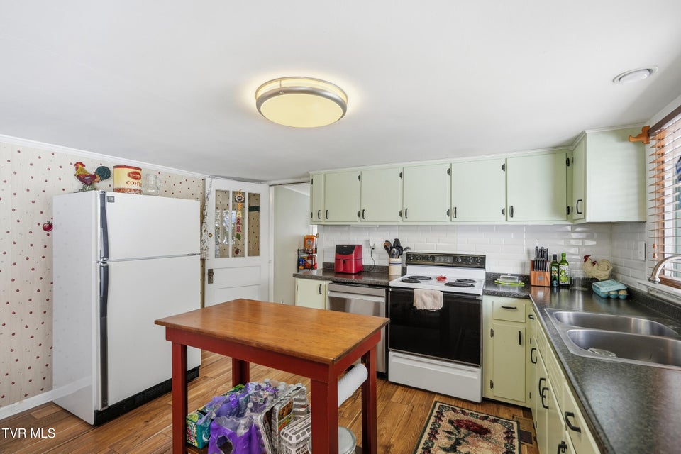 Photo #9: 221 Charleston Street