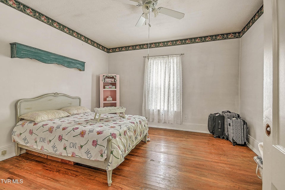 Photo #17: 1462 Georgia Avenue