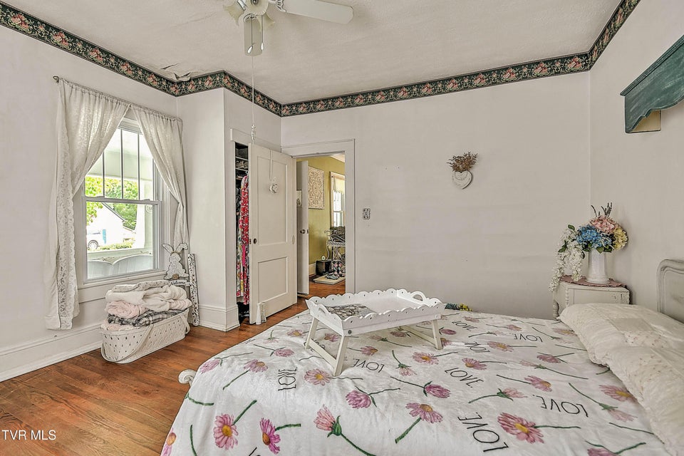 Photo #19: 1462 Georgia Avenue