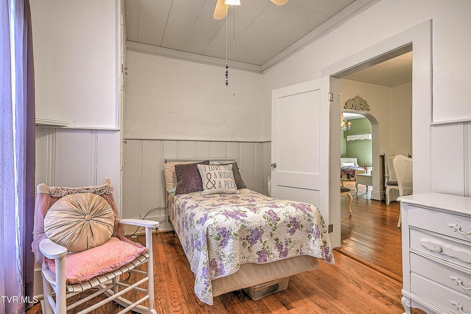 Photo #25: 1462 Georgia Avenue