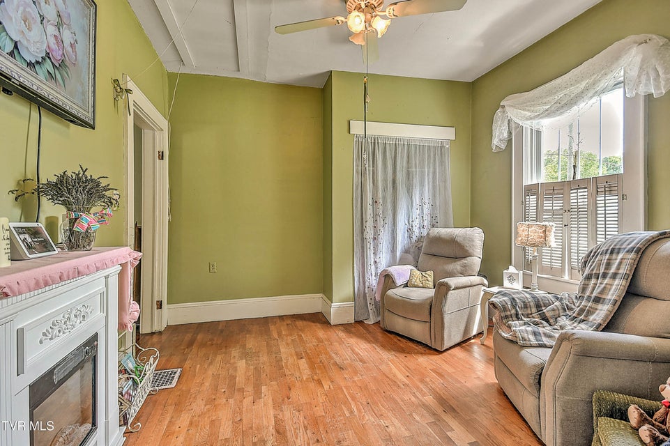 Photo #31: 1462 Georgia Avenue