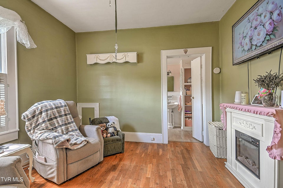 Photo #28: 1462 Georgia Avenue