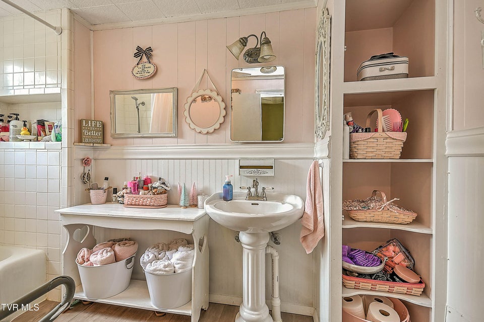 Photo #29: 1462 Georgia Avenue