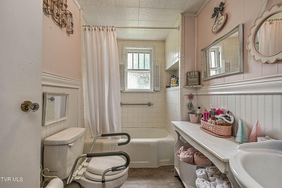 Photo #30: 1462 Georgia Avenue