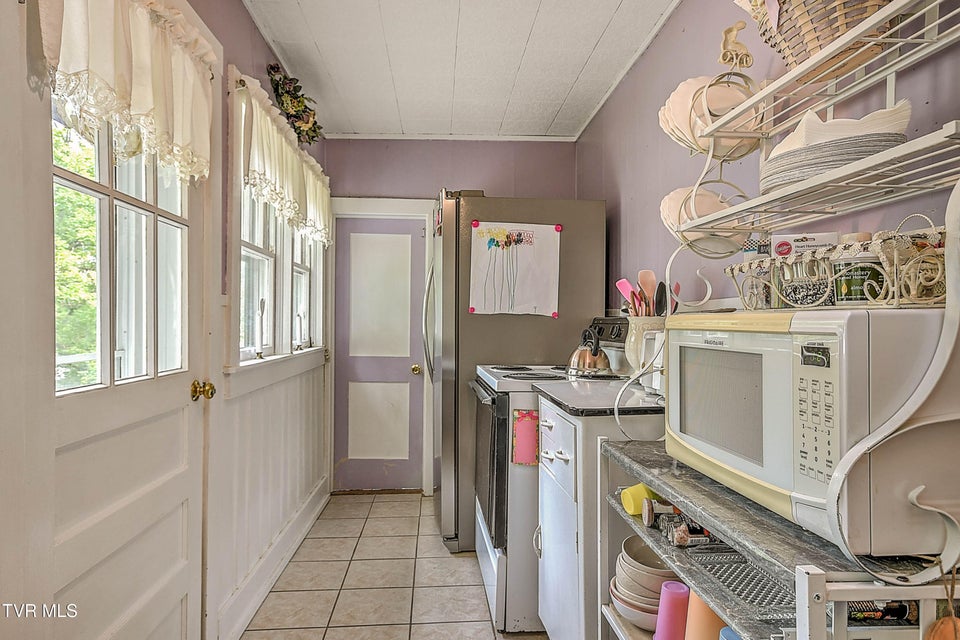 Photo #37: 1462 Georgia Avenue