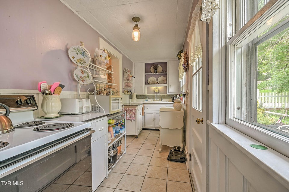 Photo #38: 1462 Georgia Avenue