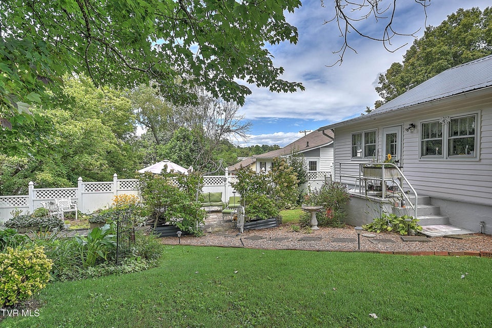 Photo #39: 1462 Georgia Avenue