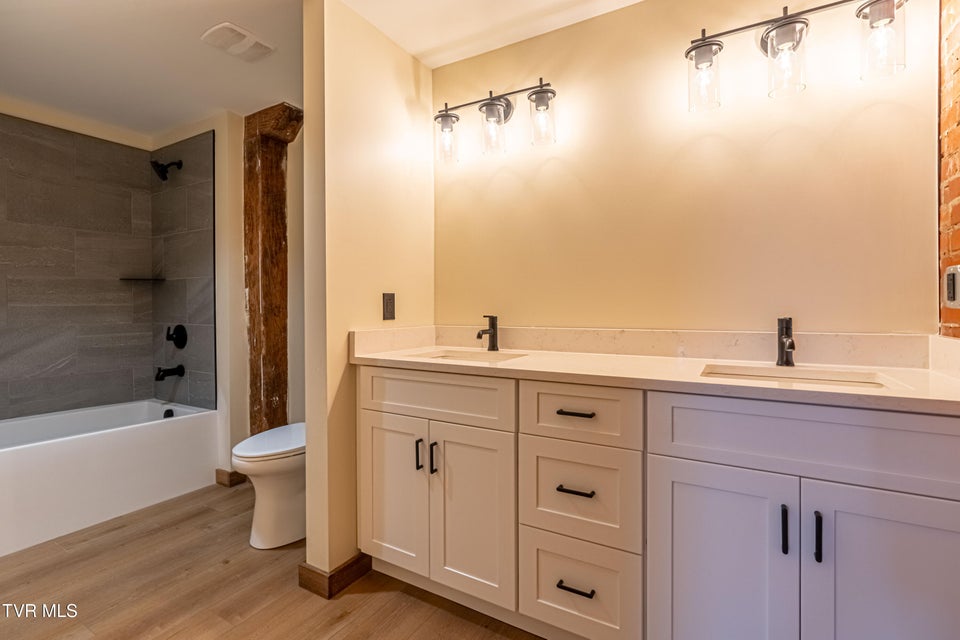 Photo #15: 453 Main Street