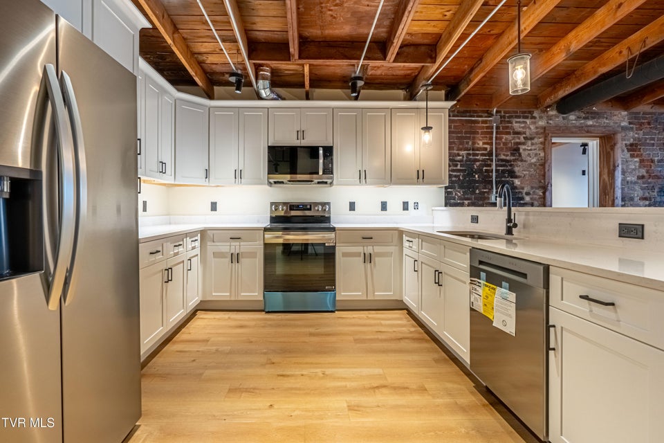 Photo #3: 453 Main Street