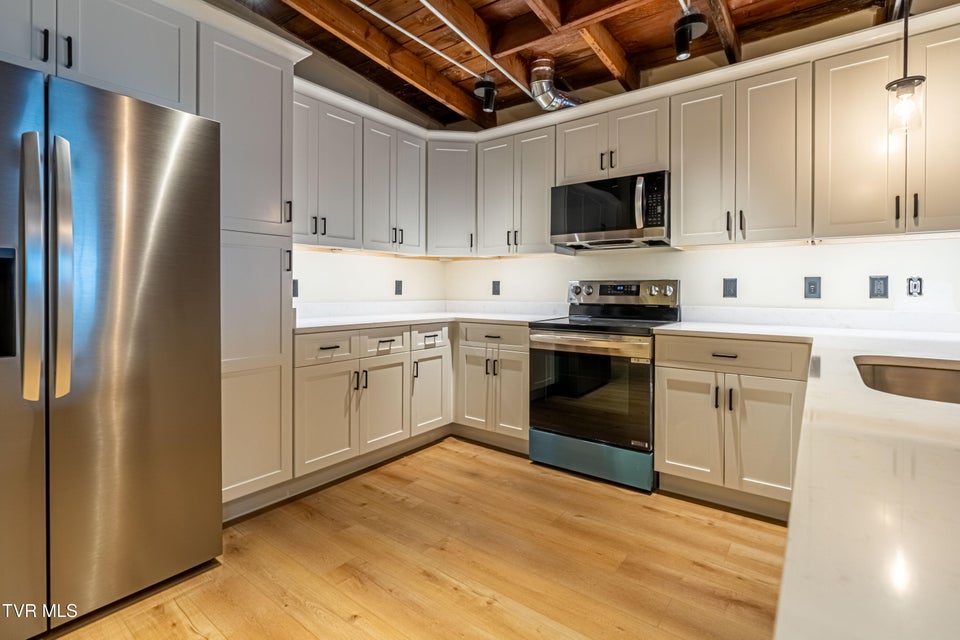 Photo #5: 453 Main Street