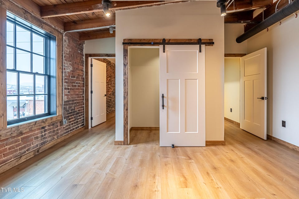 Photo #4: 453 Main Street