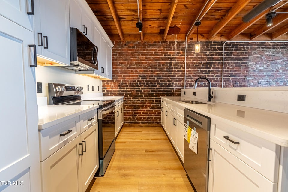 Photo #9: 453 Main Street