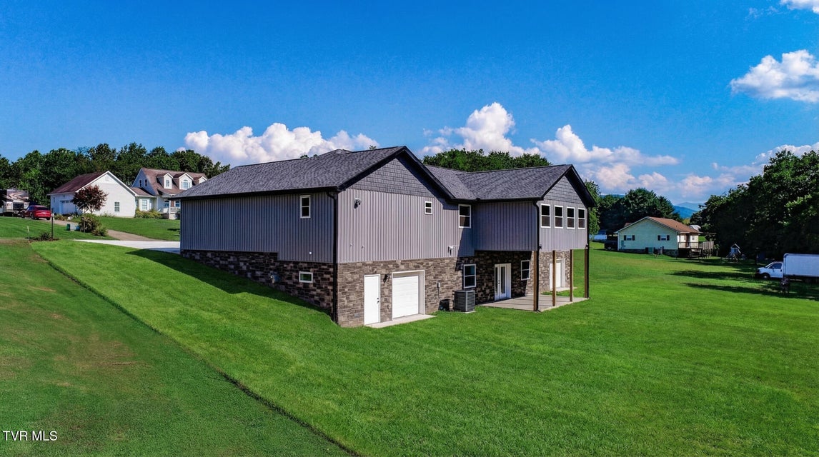 Photo #7: 116 Meadowood Dr 