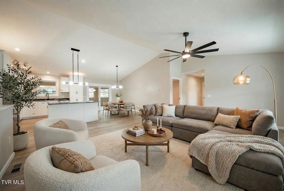 Photo #11: 116 Meadowood Dr 