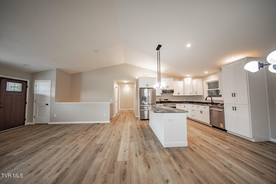 Photo #13: 116 Meadowood Dr 