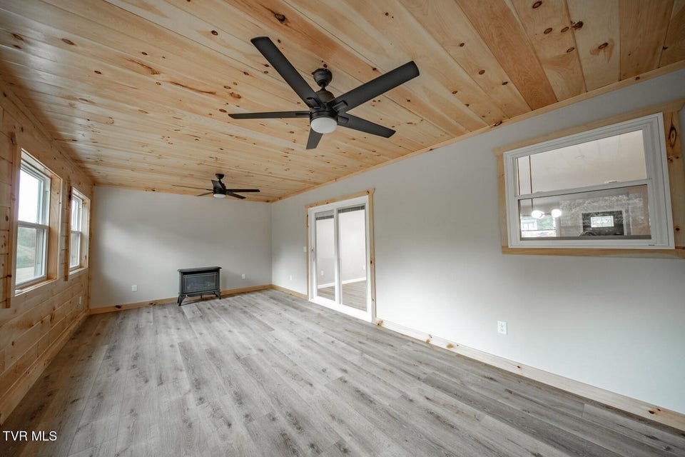 Photo #21: 116 Meadowood Dr 