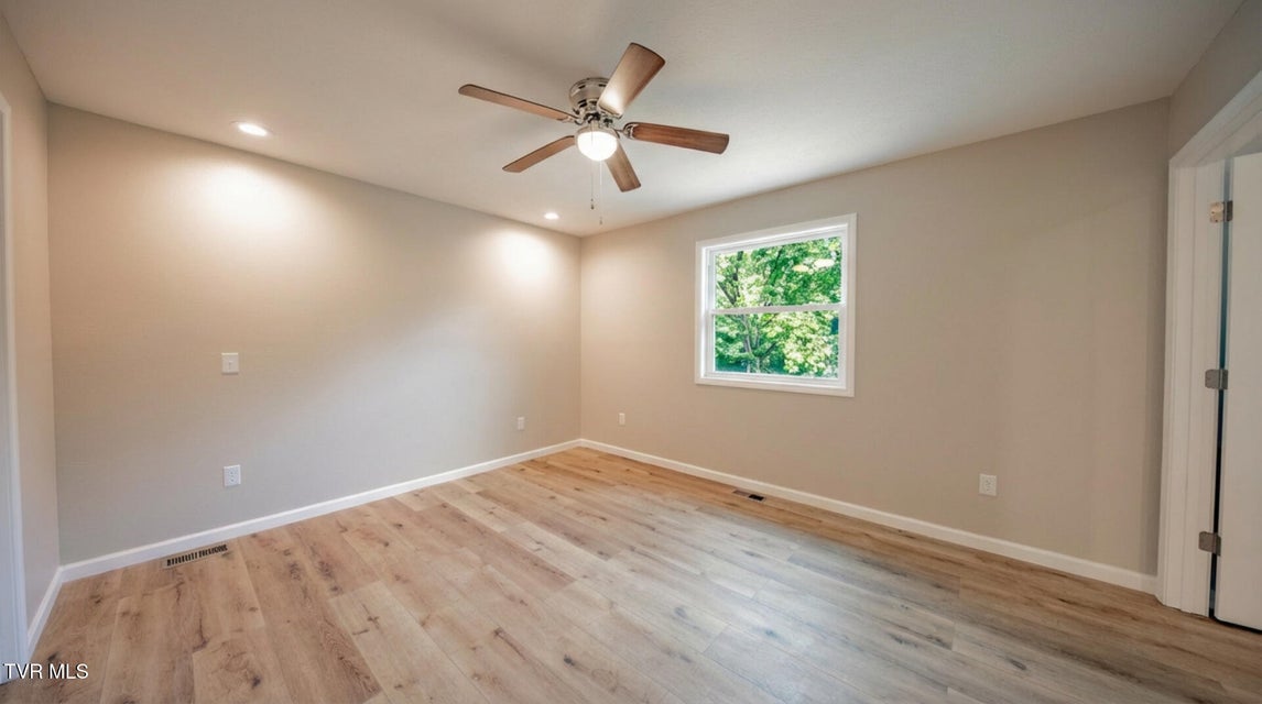 Photo #28: 116 Meadowood Dr 