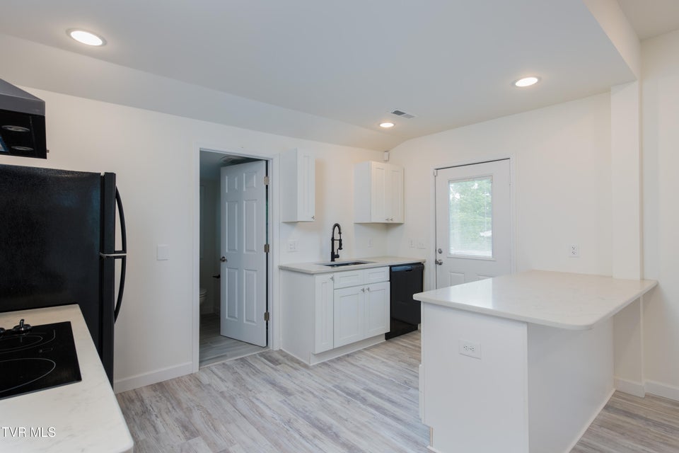 Photo #9: 1008 Earnest Street