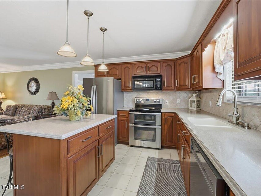 Photo #14: 2006 Rose Drive