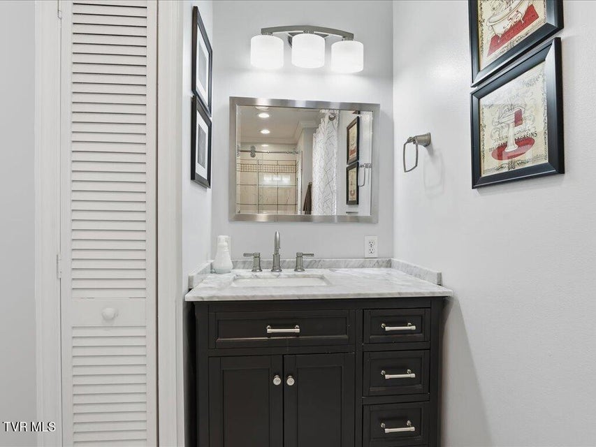 Photo #18: 2006 Rose Drive