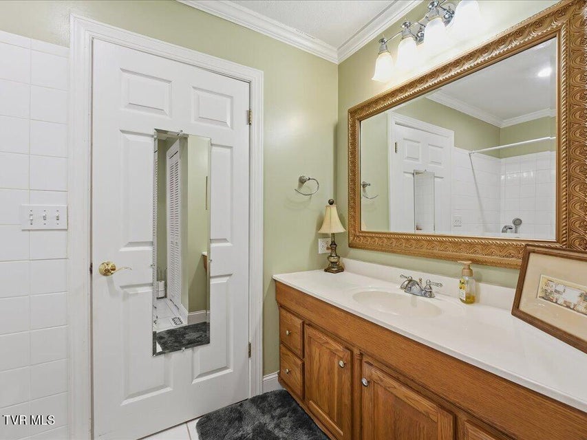 Photo #23: 2006 Rose Drive