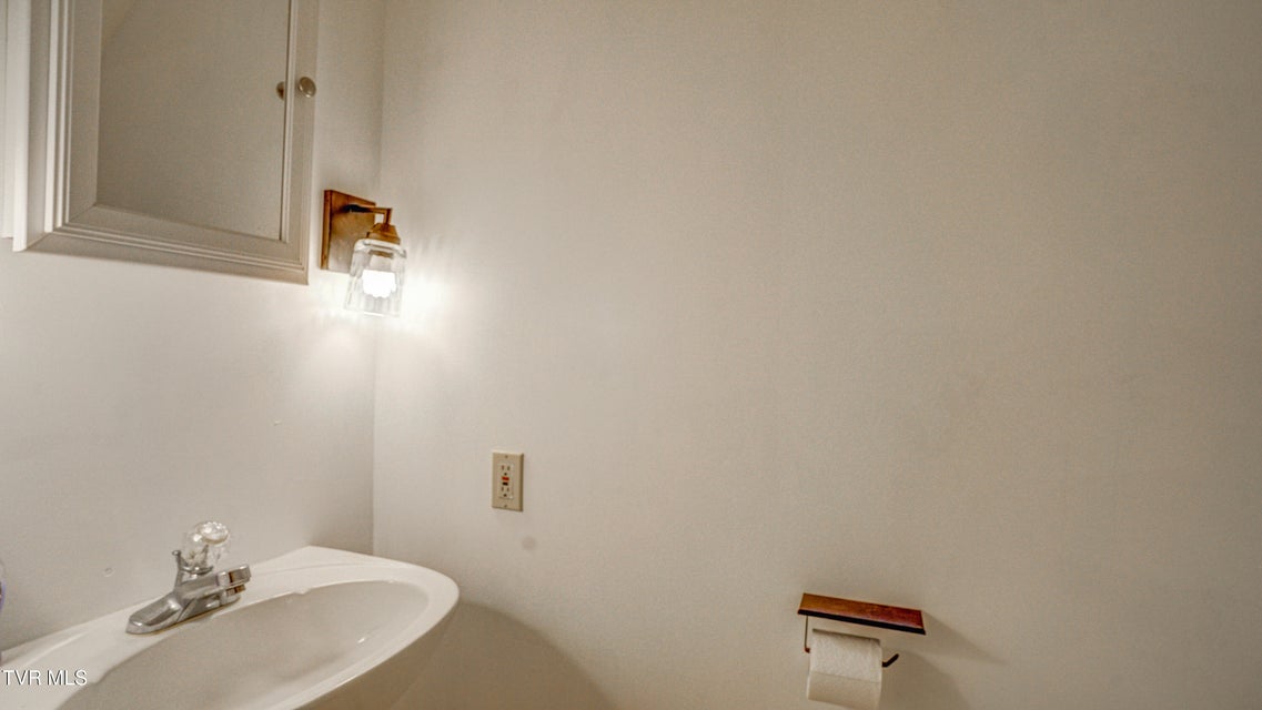 Photo #22: 865 Barclay Drive