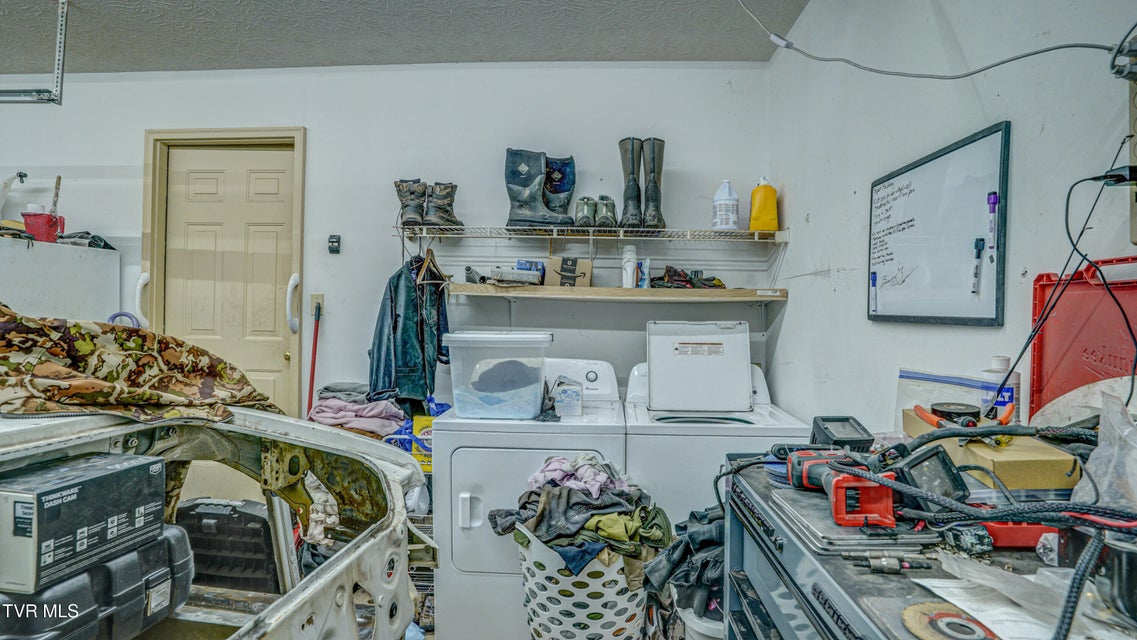 Photo #38: 865 Barclay Drive