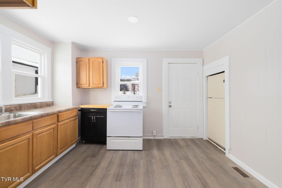 Photo #14: 457 Bernard Avenue