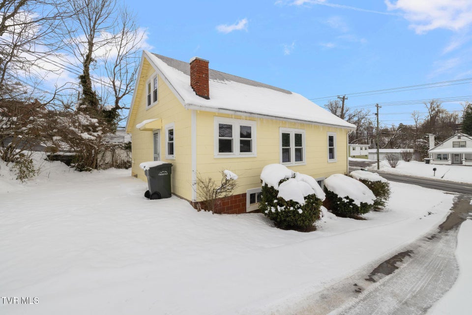 Photo #5: 457 Bernard Avenue