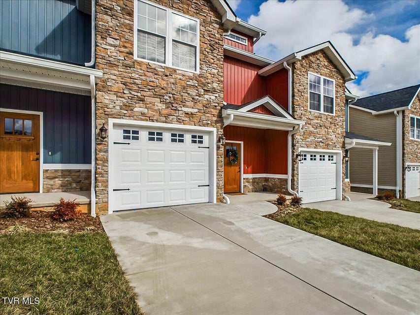 Photo #36: 319 Piper Glen 