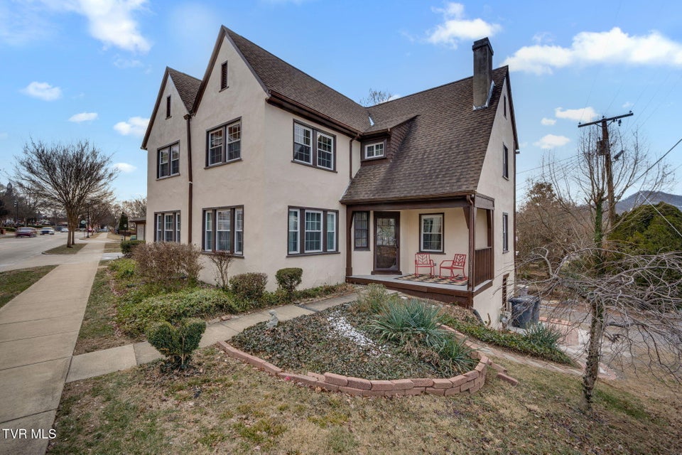 Photo #2: 213 Sullivan Street