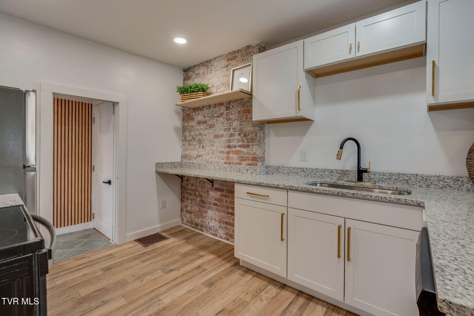 Photo #13: 213 Sullivan Street