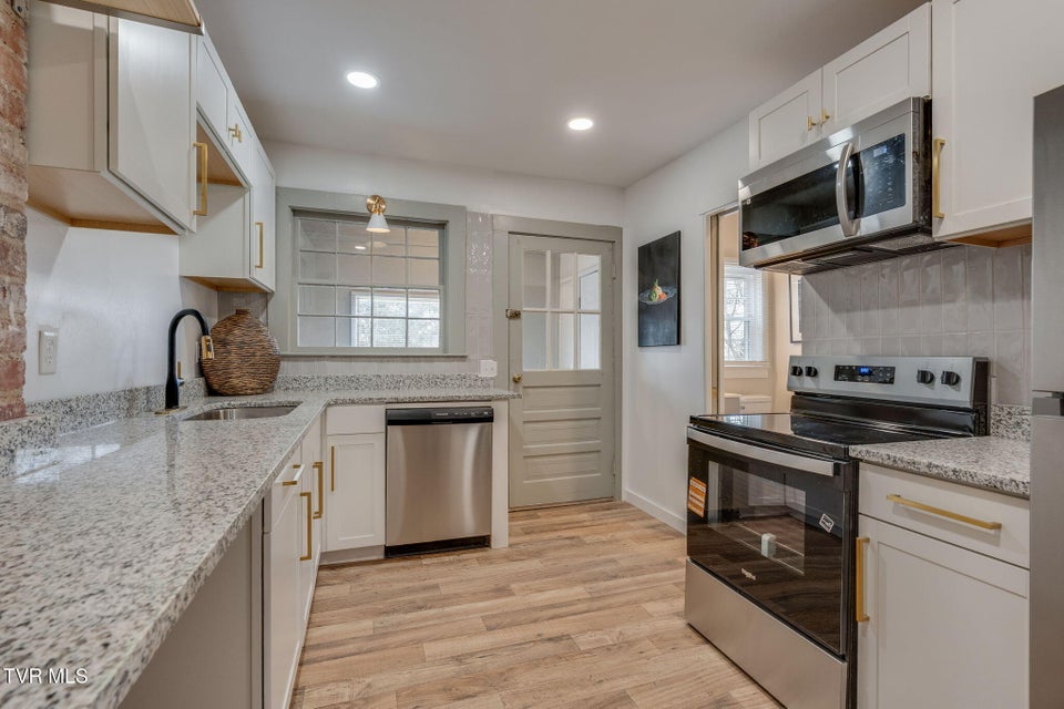 Photo #12: 213 Sullivan Street