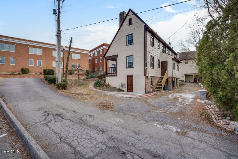 Photo #31: 213 Sullivan Street