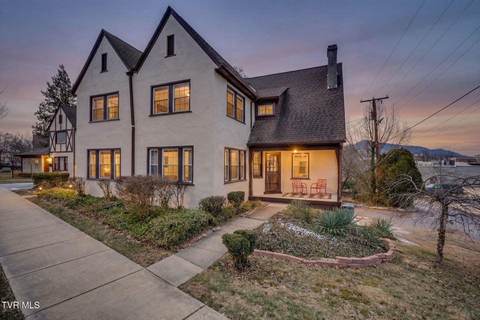 Photo #36: 213 Sullivan Street